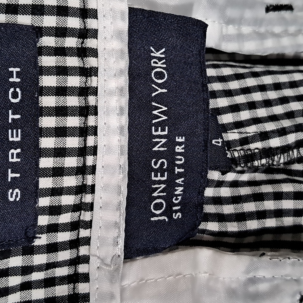 Jones New York plaid shorts Size 4